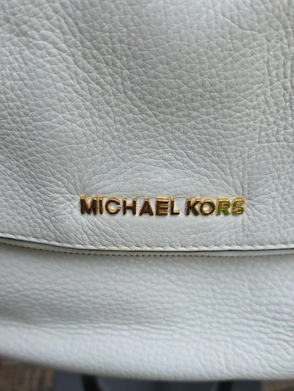 Michael Kors Bedford shoulder bag features a fold-over zipper flap